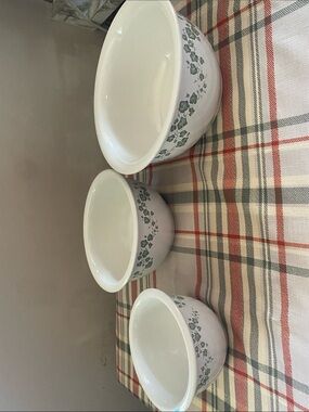 Vintage Corelle ceramic mixing bowl set
